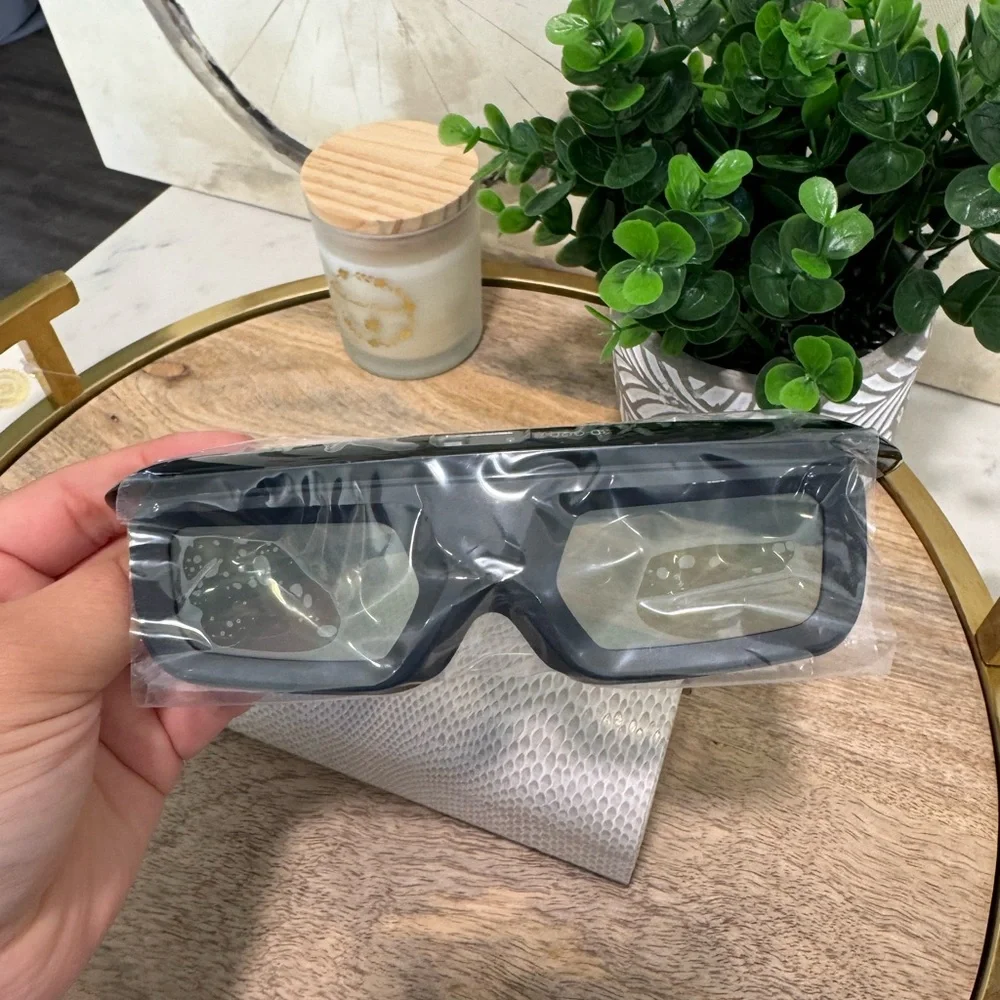 SHARP 3D glasses 🌸